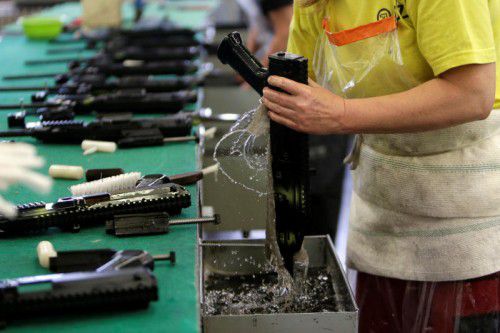 Tschechien als Waffenproduzent lehnt die Richtlinie ab.