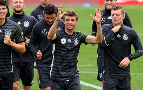 Weltmeister Deutschland ist bereit für den EURO-Auftakt gegen die Ukraine. Aber Thomas Müller, Toni Kroos und Co. bekommen es mit einer extrem unangenehm zu bespielenden Mannschaft der Ukraine zu tun.