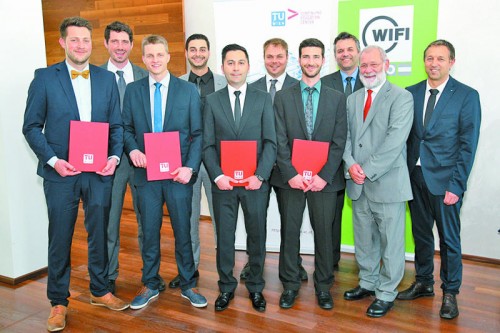 Acht der elf Absolventen aus Vorarlberg (v.l.): Lukas Feuerstein, Patrik Lercher, Simon Scalet, Yilmaz Celik, Ibrahim Karaokutan, Rainer Schmid, Robert Ess und Jürgen Bestebner mit Burkhard Kittl (Lehrgangsleitung) und Remo Hagspiel (WIFI Vorarlberg).