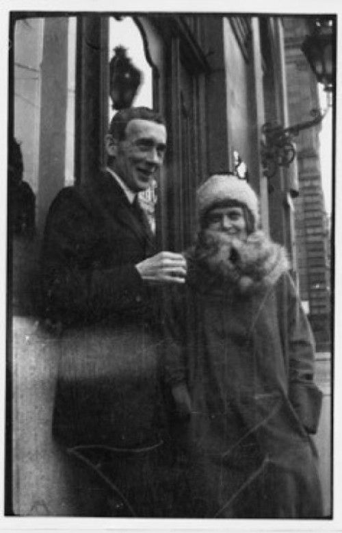 Am 5. Februar 1916 gründeten Hugo Ball und Emmy Hannings in der Züricher Spiegelgasse 1 das Cabaret Voltaire.