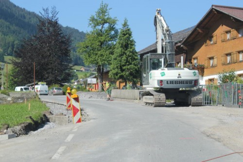 An der Raggaler Straße wird im Bereich Plazera derzeit eifrig gebaggert.