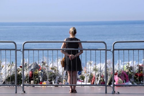 An der Strandpromenade wurden Blumen niedergelegt.