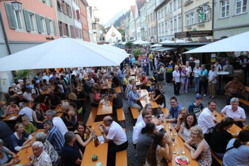 Bei traumhaftem Sommerwetter und mit Gästen aus der ganzen Region wurde das 50. Weinfest in der Feldkircher Altstadt gefeiert.