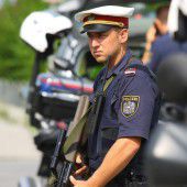 Fahndung nach Mann mit Waffe