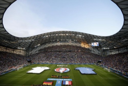 Blick in das architektonisch sehr schöne Stade Vélodrome in Marseille, in dem sich EM-Gastgeber Frankreich und Weltmeister Deutschland im Halbfinale gegenüberstanden.