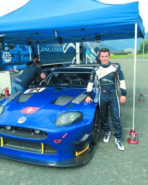Christian Klien beim Rollout in Buochs mit seinem neuen Sportgerät, einem Jaguar-XK-GT3.