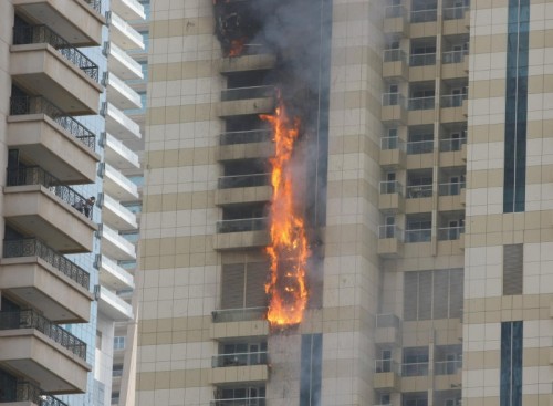 Das Feuer breitete sich in Windeseile aus.