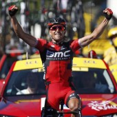 Van Avermaet holt mit Solosieg Gelbes Trikot