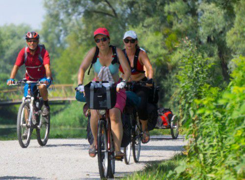 Der Bodensee-Fahrradweg führt meist direkt am Ufer entlang und zählt zu den beliebtesten Routen Europas.