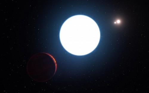 Der vor 16 Millionen Jahren entstandene und damit noch sehr junge Planet weist eine Temperatur von 580 Grad Celsius auf.