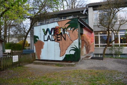Der Weltladen ist übersiedelt. Jetzt wird das „Spielhüsle“ in Mäder den Sommer über erweitert.