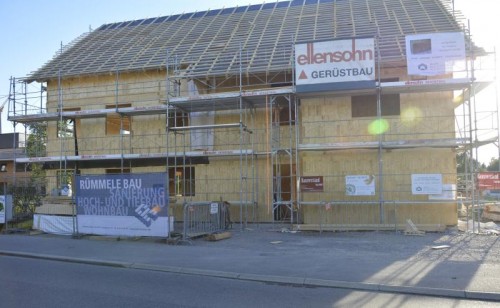 Derzeit wird ein Drei-Familien-Wohnhaus im Holzsystem im Dornbirner Hatlerdorf gebaut.