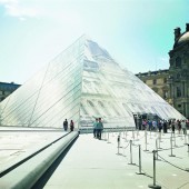Das Louvre – eingehüllt von Juste Ridicule