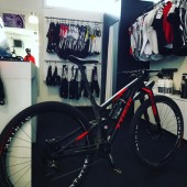 Unbekannte stehlen teure Moutainbikes