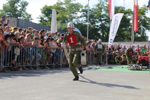 Die Feuerwehrmänner zeigten vollen Einsatz.