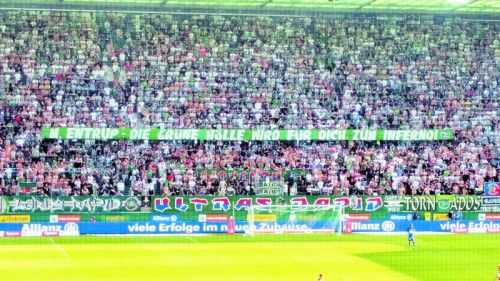 Die Rapid-Fans aus dem Westblock sorgten mit einem Transparent wieder einmal für einen handfesten Eklat.