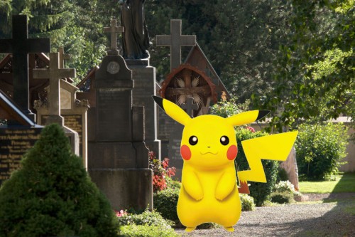 Die Spieler von "Pokémon Go" jagen die kleinen Monster unter anderem auch auf Friedhöfen und sorgen damit in der Bevölkerung für Unmut.