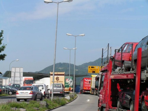 Die Verkehrslawine vor der Rheinbrücke Lustenau-Au wird es in den nächsten sieben Wochen nicht geben.