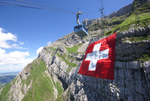 Die weltgrößte Erster-August-Fahne hängt am Säntis.