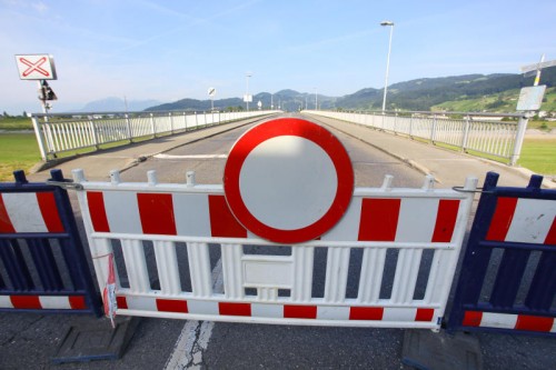 Ein ungewohnter Anblick: Die Rheinbrücke zwischen Lustenau und Au ist verwaist.