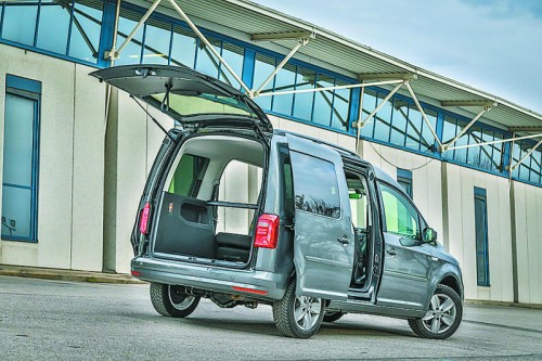 Eindruck: Ein Kamerad der Erwachsenen, ein großräumiger Freund der Kinder, dieser Allrad-Caddy. Die große, ausladende Heckklappe ist mit Bedacht zu öffnen. Wünschenswert: ein Elektro-Assistent.