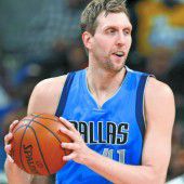 Dirk Nowitzki spielt noch zwei Jahre in Dallas