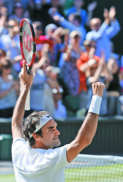 Erleichterung bei Roger Federer. Der Schweizer hatte beim Fünf-Satz-Sieg gegen Marin Cilic viel Arbeit.