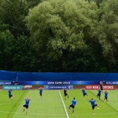 Aufwärmen für das Frankreich-Spiel mit VN-Experte Helgi Kolvidsson