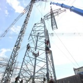 Strommast auf Abwegen