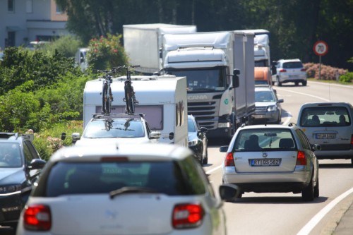 Vor dem Grenzübergang Mäder sieht es nicht selten so aus. VN/HB