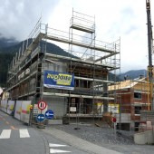 Wohnanlage wird eingedeckt