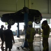 Fahrzeug in Flammen
