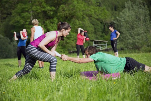Fitness-Experten zeigen, wie Bewegung richtig geht, Spaß macht und so auch der Gesundheit dienlich ist.