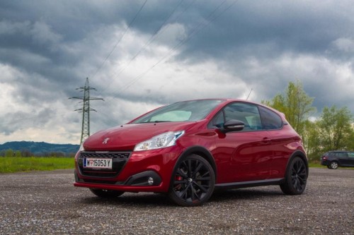 Französischer Giftzahn: Schon die Optik lässt keine Zweifel an den sportlichen Ambitionen des 208 GTi.