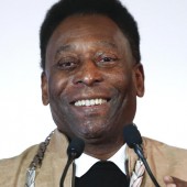 Fußballkönig Pelé mit der Olympiahymne