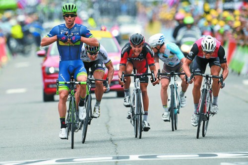 Gegen den Spurt von Michael Matthews auf der Zielgeraden hatte sogar Weltmeister Peter Sagan (r.) das Nachsehen.