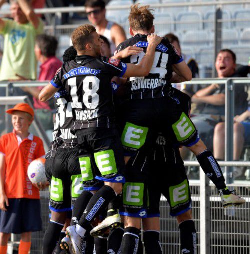 Groß war der Jubel bei den Sturm-Spielern über den Dreierpack.