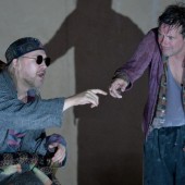 Theaterabend, der einen sehr langen Schatten wirft