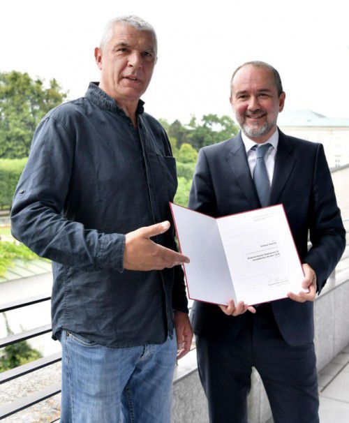 Preisträger Andrzej Stasiuk und Minister Thomas Drozda.