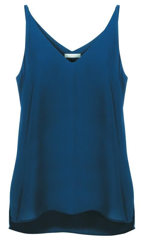 Schlicht und klassisch: Blaues luftiges Top von Peek & Cloppenburg.