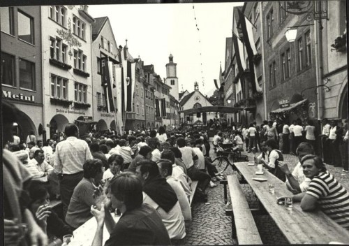 Seit 50 Jahren zieht es Weinliebhaber alljährlich in die Marktgasse.