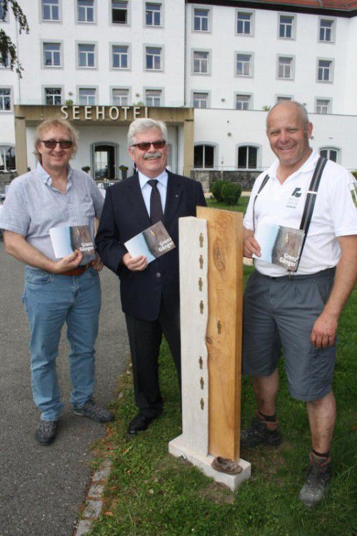Steinkunstwerke zum Thema Grenzgänger.