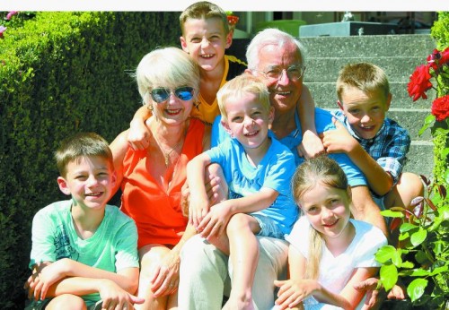 Vater einer Tochter und zweier Söhne und fünffacher Großvater: Alt-LH Herbert Sausgruber im Kreis seiner Familie.
