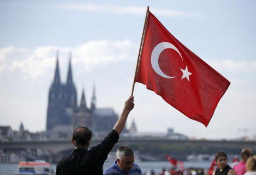 Auch die Pro-Erdogan-Demonstration in Köln hat dazu beigetragen, dass sich der Konflikt zwischen der Türkei und der EU verschärft hat.