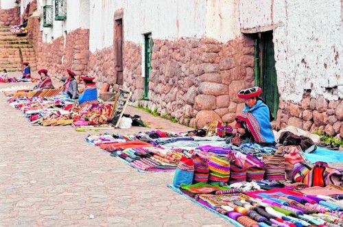 Auf Märkten werden in Chinchero Produkte für die Einheimischen, aber auch für Touristen verkauft.