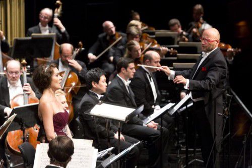 Beim dritten Symphonikerkonzert feierte das volle Haus alle Mitwirkenden lange und herzlich.