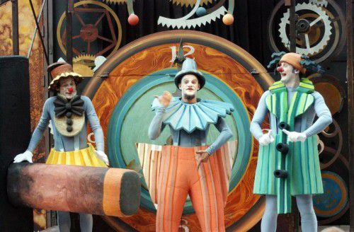 Das Markenzeichen der Clowns von La Tal ist das Erzählen von Geschichten mit Bildern, Personen und Comic-Elementen.