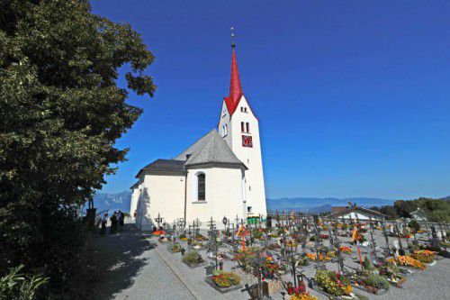 Das rote Dach ist die markanteste Veränderung an der Kirche.