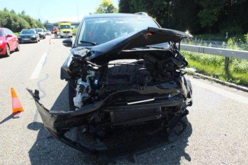 Der Pkw des Unfalllenkers wurde total beschädigt.
