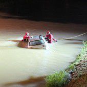 Auto landete im Binnenkanal